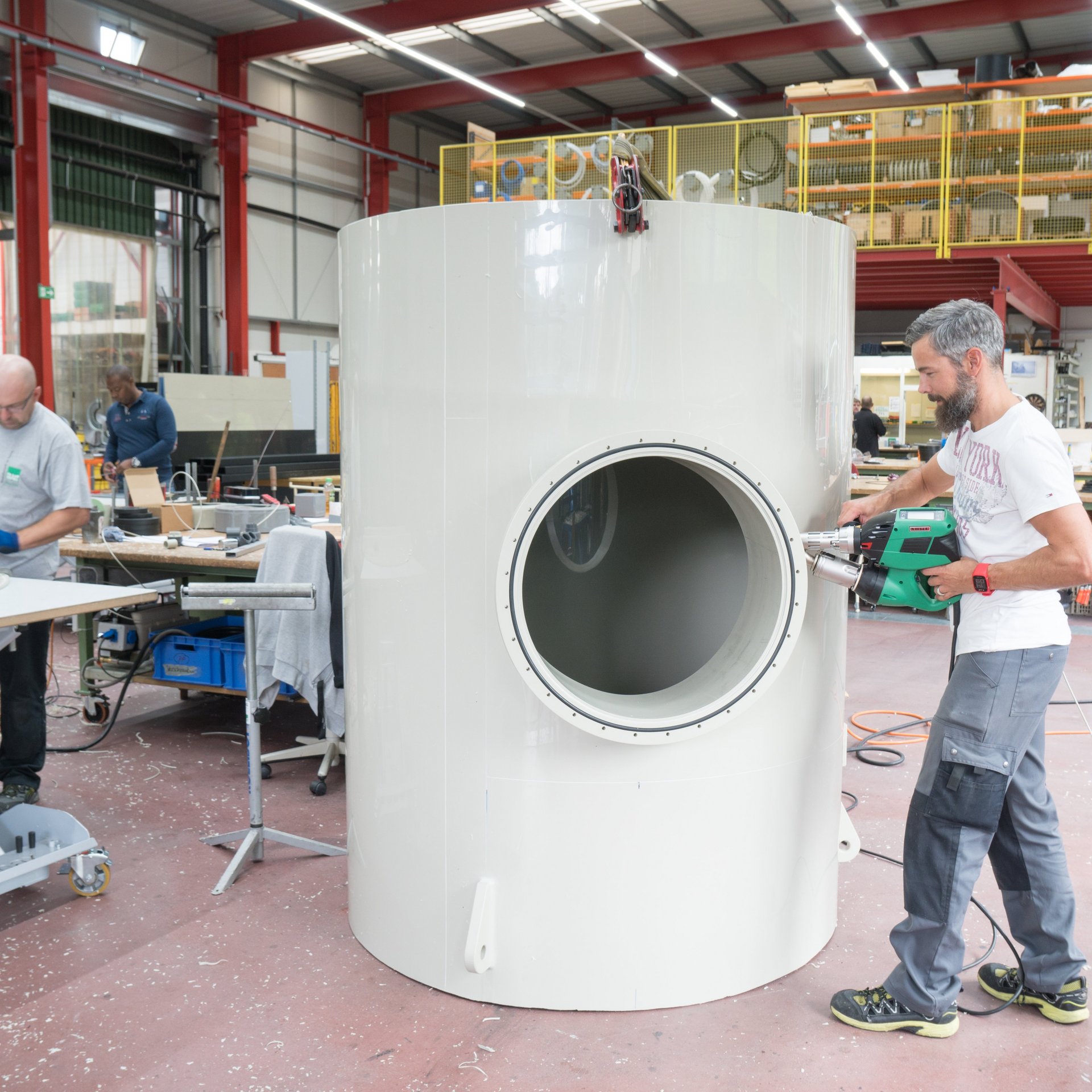 We offer interesting jobs in the plastic construction and welding plastic vessels areas – Colasit